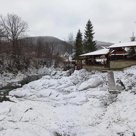 Ferienhaus федорчуків за рікою Scheschory
