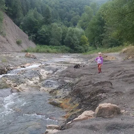 Nyaraló федорчуків за рікою Sesori