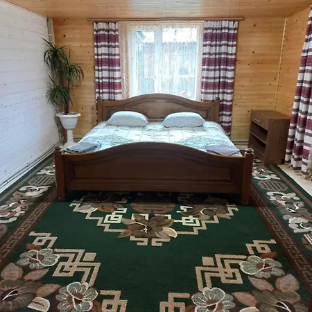 федорчуків за рікою Holiday home Sheshory