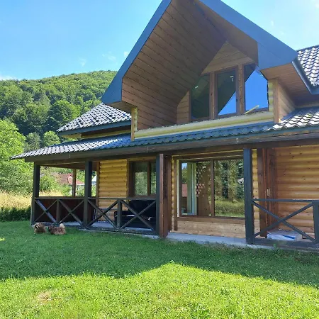 Nyaraló федорчуків за рікою *
